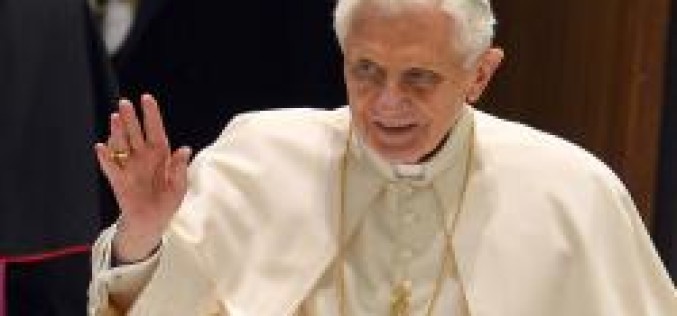 Bento XVI anuncia a decisão de deixar o cargo. Sede vacante a partir de 28 de fevereiro. Eleição do novo Papa em março